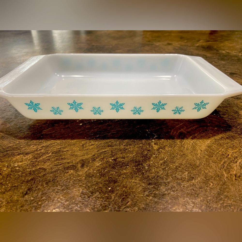 Vintage shallow baking dish.